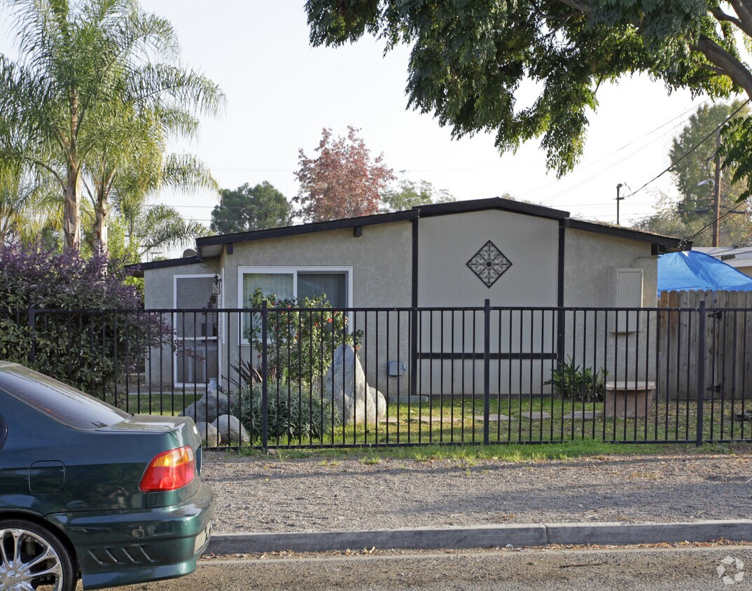 Primary Photo - 519-529 W 11th Ave