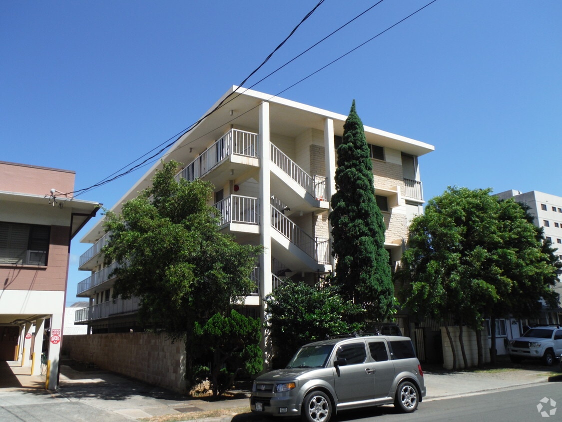 Maile Apartments in Honolulu, HI