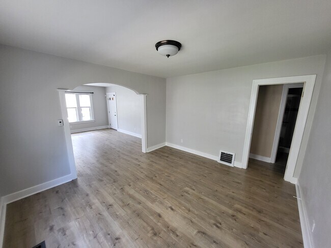 Foto del edificio - 1152 W 27th St