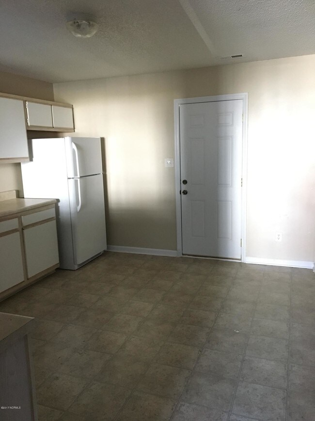 Foto del edificio - 105 Pinegrove Ct