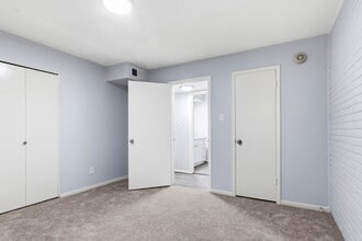 Building Photo - 2744 Briarhurst Dr