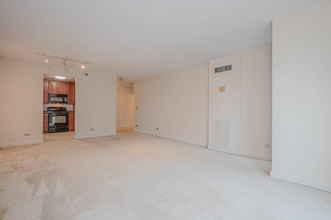 Building Photo - 200 N Dearborn St