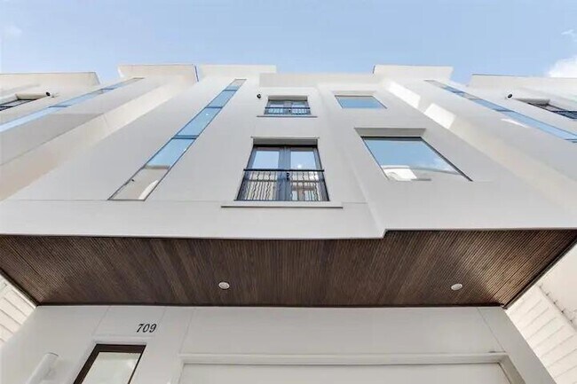 Foto del edificio - 709 Reinicke St
