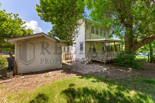 Building Photo - 322 N Meridian Ave