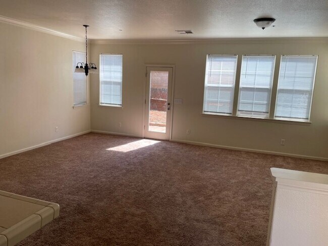 Building Photo - Shasta View Gardens Home