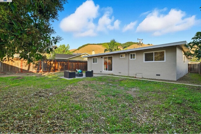 Photo - 38345 Timpanogas Cir House