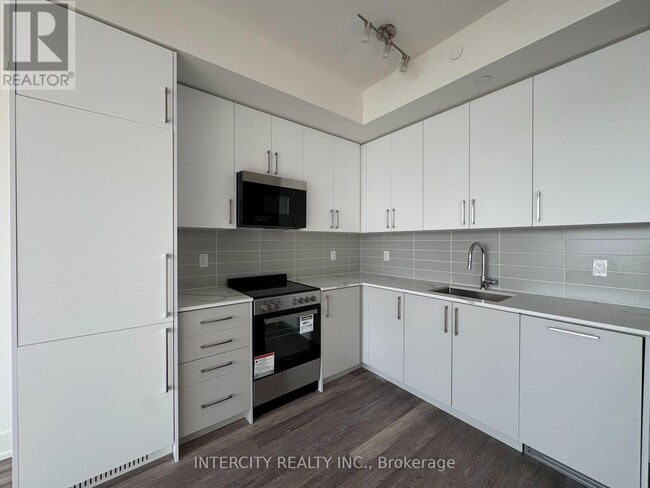 Building Photo - 2075-2075 King Rd