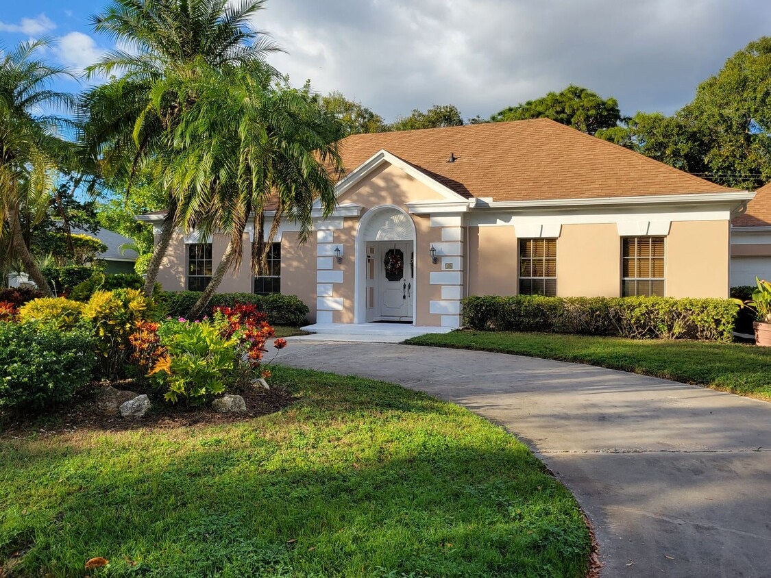 Foto principal - 3/2 UNFURISHED HOME LOCATED IN BOCA GRAND ...