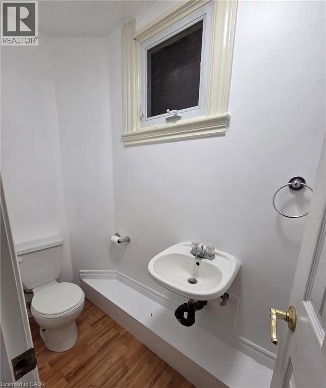 Photo du bâtiment - 7 King St N