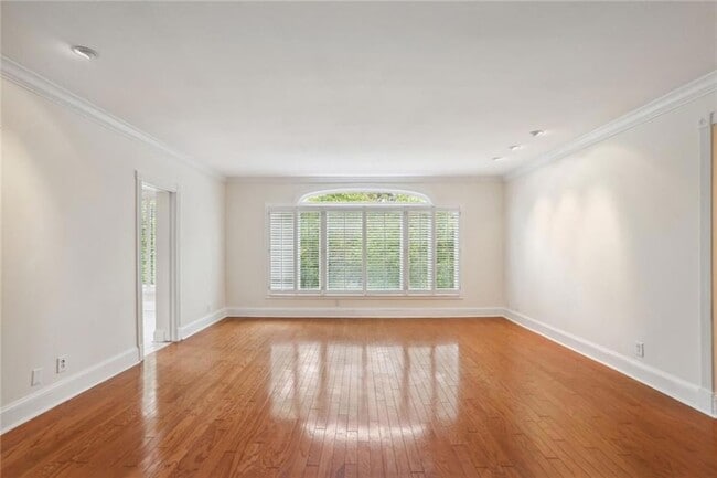 Building Photo - 3638 Peachtree Rd