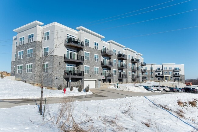 Building Photo - Spacious 2-Bedroom/2-Bath on third/top floor, END unit #308, available 06/01/2026