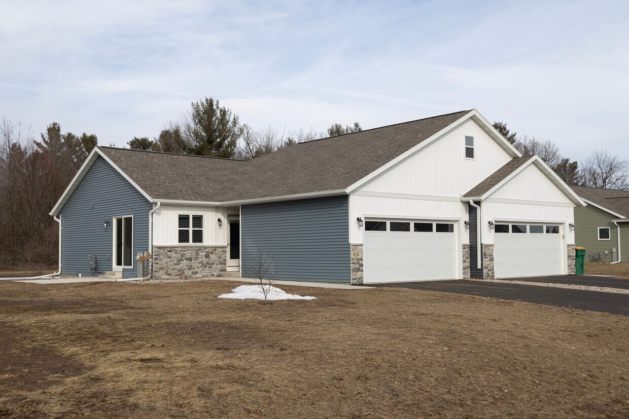 920 Green Pastures Trl, Plover, WI 54467 House Rental in Plover, WI