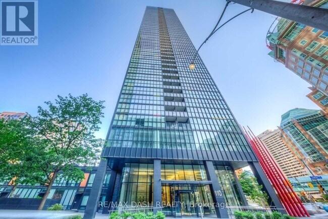 Building Photo - 110 Charles St E