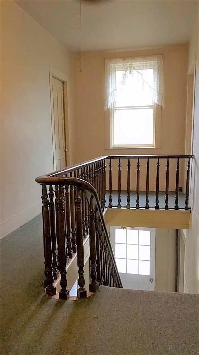 Building Photo - 100 N Main St