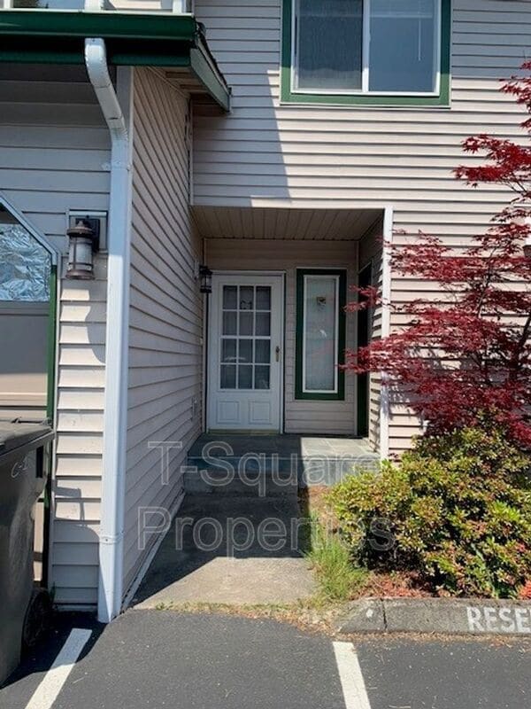 Building Photo - 15815 Admiralty Way