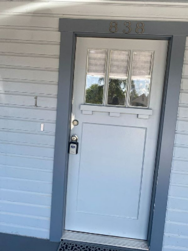 Building Photo - 2 Bedroom 1 Bath Duplex in Lakeland for RENT!