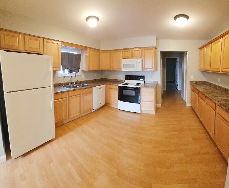 324 Oriole St, Lapeer, MI 48446 House Rental in Lapeer, MI