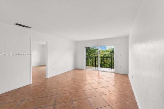 Foto del edificio - 2600 NE 135th St
