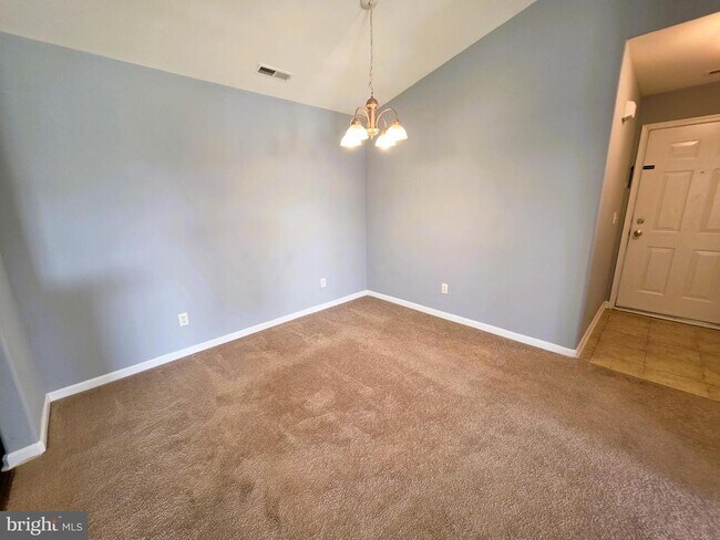 Building Photo - 3003L Heather Ln