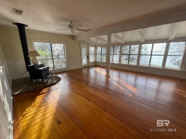 Foto del edificio - 6621 Purvis Rd