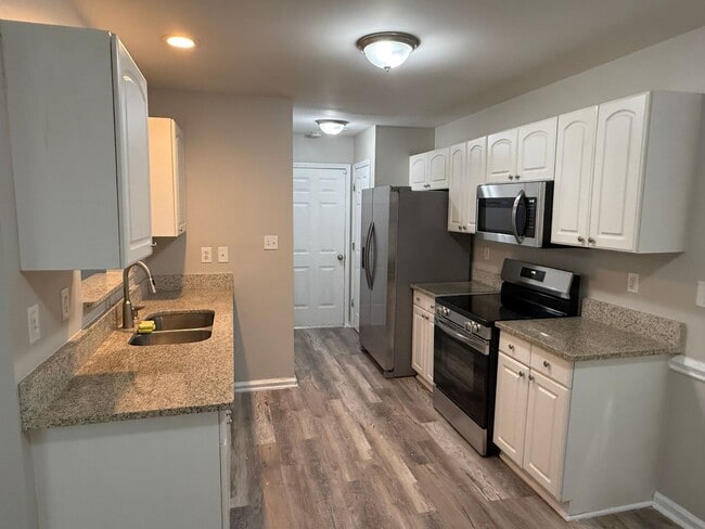 Building Photo - 6617 Cedar Cliff Dr