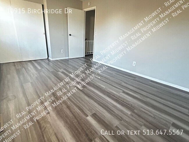 Foto del edificio - 10915 Birchridge Dr