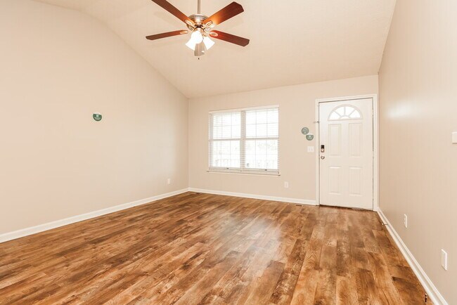 Foto del edificio - 324 Timberglen Dr