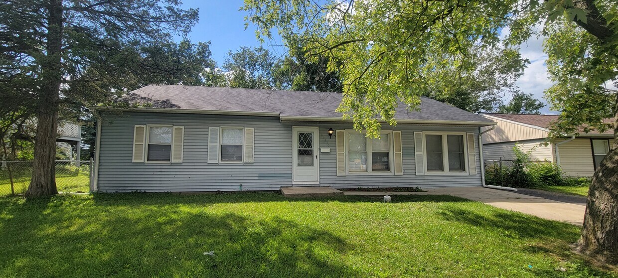 Primary Photo - 22230 Latonia Ln