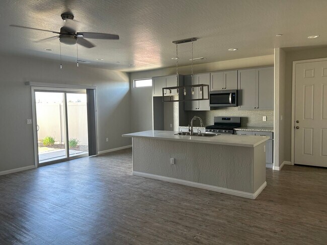 Foto del edificio - Like New Energy Efficient 3 Bedroom