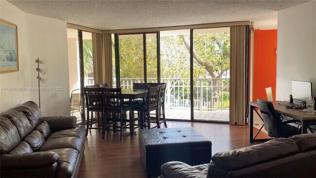 Foto del edificio - 2000 Towerside Terrace