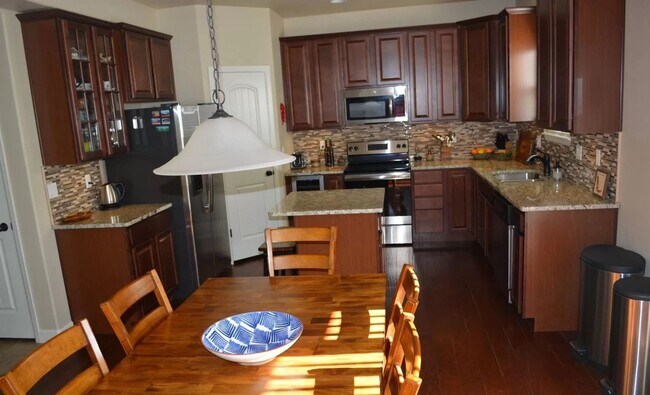 Building Photo - Beautiful 4 Bedroom Home in Desirable Springs Ranch Area!