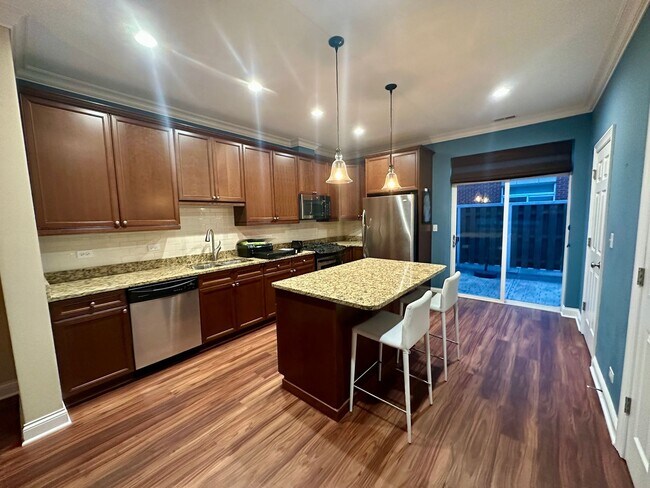Foto del edificio - 2 Bed 2.5 Bath In Oak Park Available!