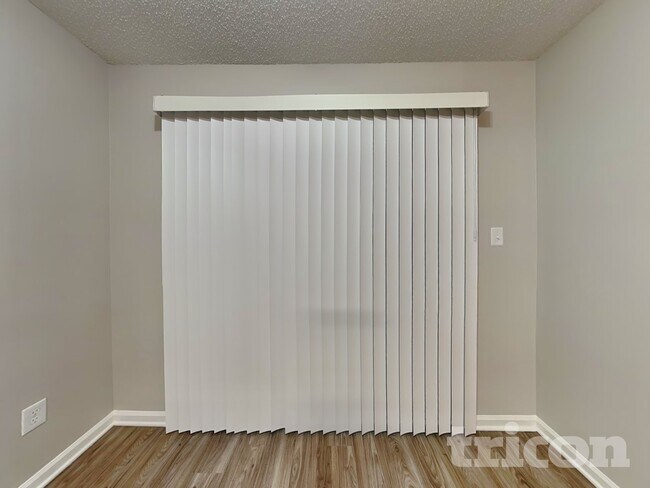 Foto del edificio - 9737 Aviary Hill Way