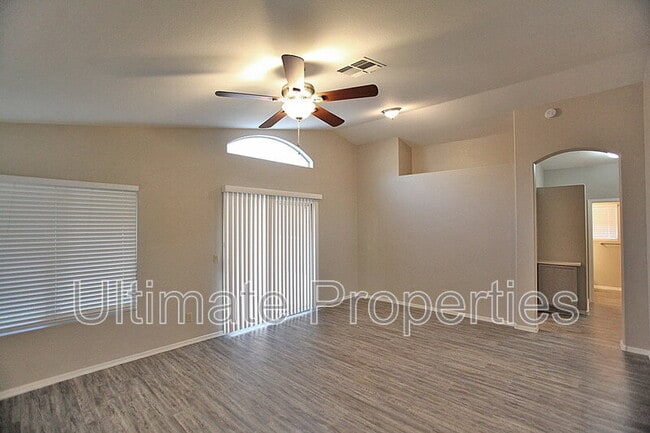 Building Photo - 7135 W Via De Luna Dr