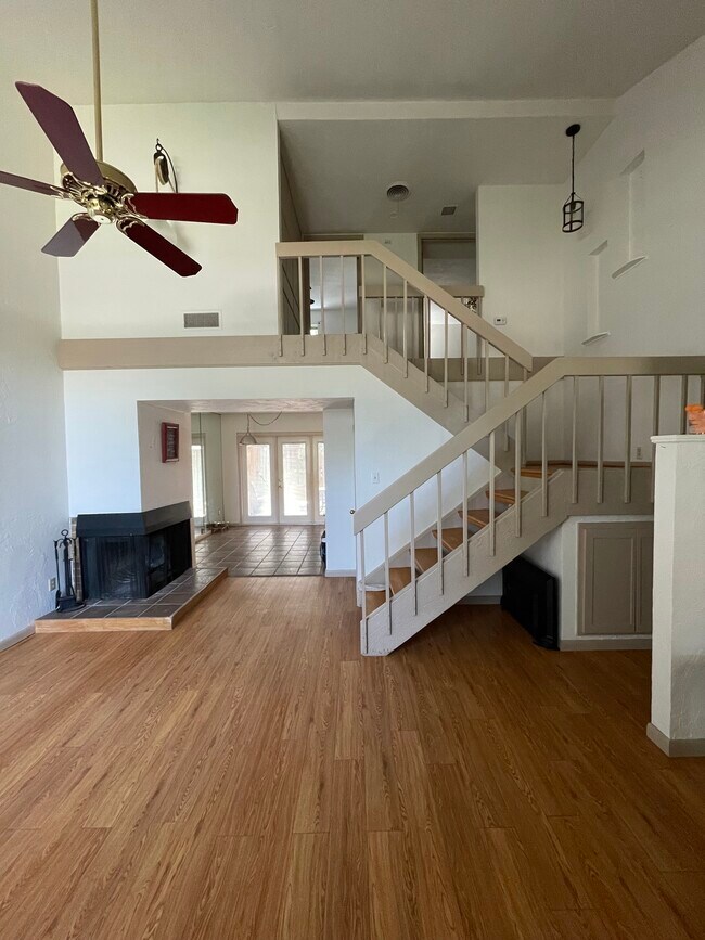 Main living room - 3100 Fleetwood Dr