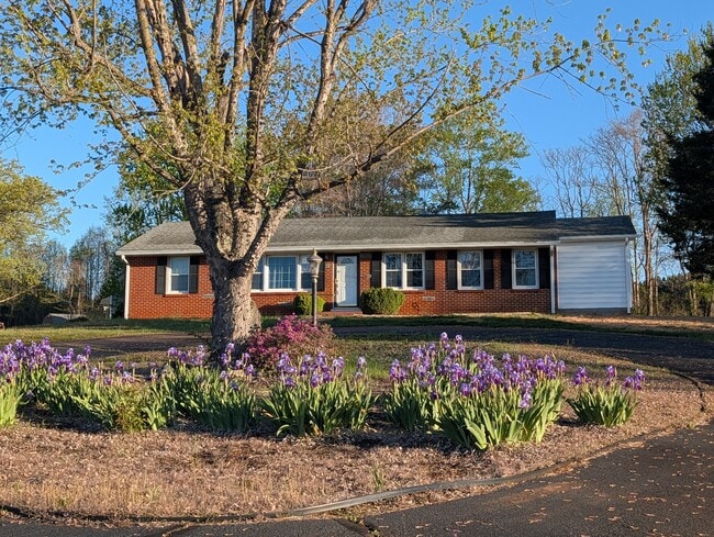 Photo - 6138 Village Hwy House