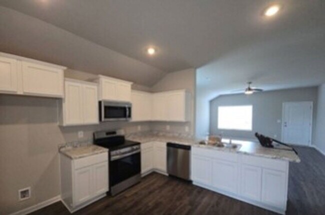 Foto del edificio - 249 Faded Rose Ln