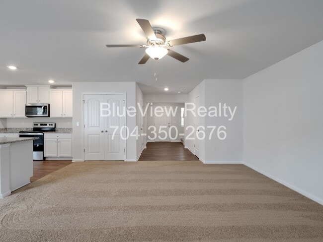 Foto del edificio - 9346 Creedmore Hills Dr