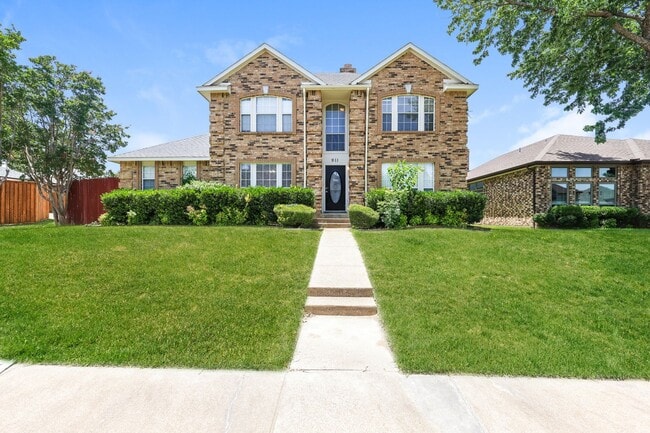 5BR/2.5BA | Newly Renovated Single Family Home | Great Front and backyard | Private Pool! - 5BR/2.5BA | Newly Renovated Single Family Home | Great Front and backyard | Private Pool!