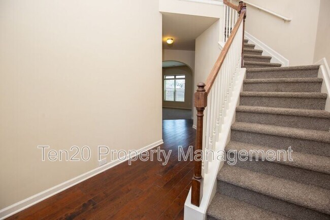 Building Photo - 2 Willow Oak Lane