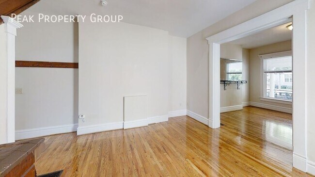 Foto del edificio - 180-182 W. 8th Avenue-182 W. 8th Avenue