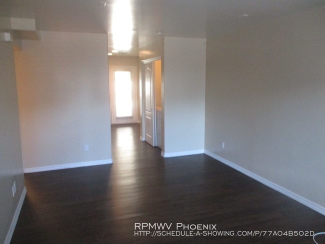 Building Photo - Charming 2x2 Phoenix Condo Near L-101 & I-17