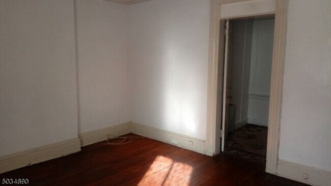 Building Photo - 161 Elm St