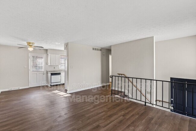 Foto del edificio - 3395 Montavesta Rd