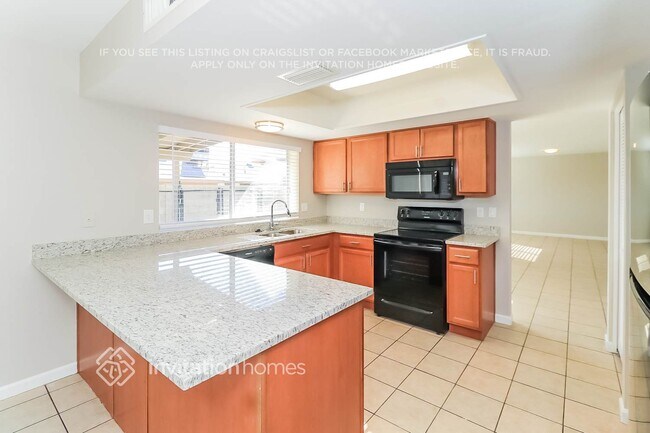 Building Photo - 4709 W Paradise Ln