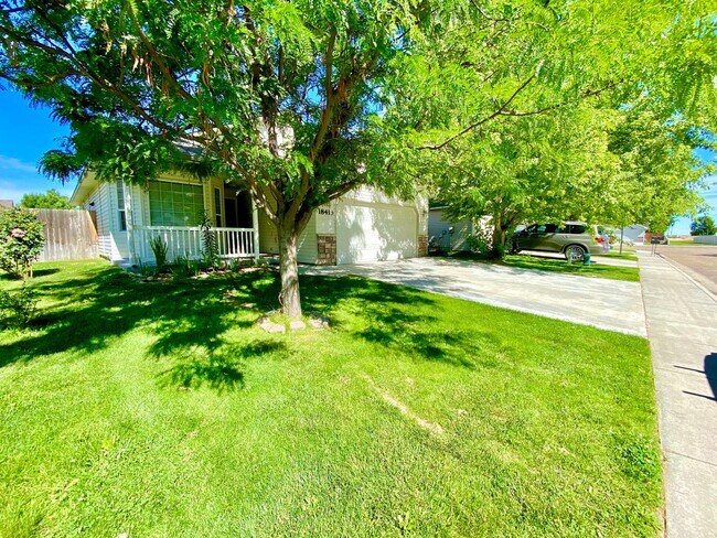 Foto del edificio - 3 bedroom 2 bath Walking Distance to Sage Valley Middle School