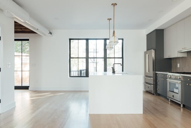 Building Photo - 330 Whiton St