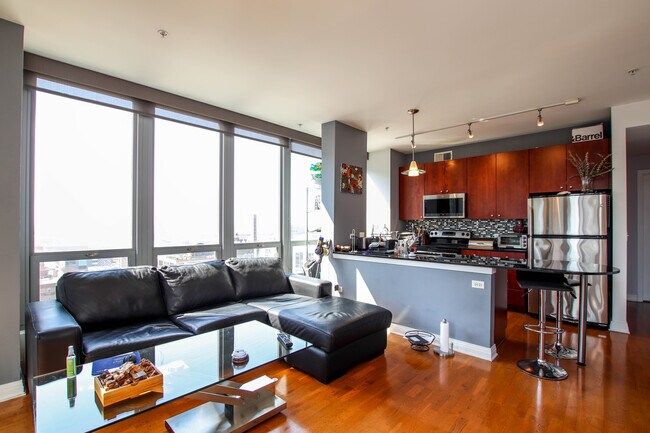 Foto del edificio - 565 W Quincy St