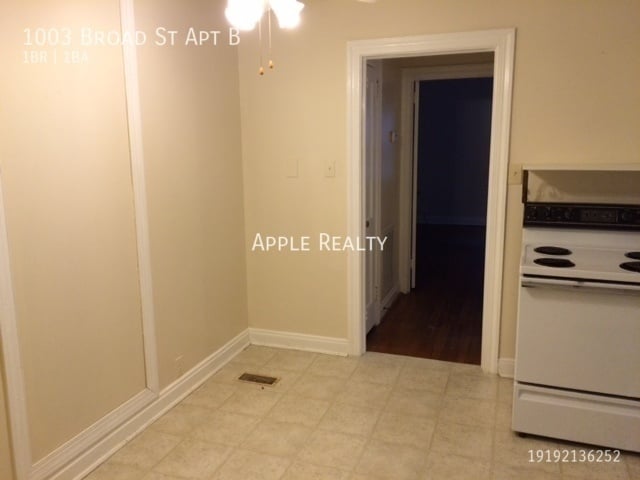 Photo - 1003 Broad St House