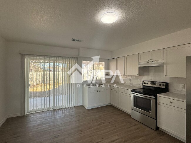 Foto del edificio - 5714 Elk Lake Dr